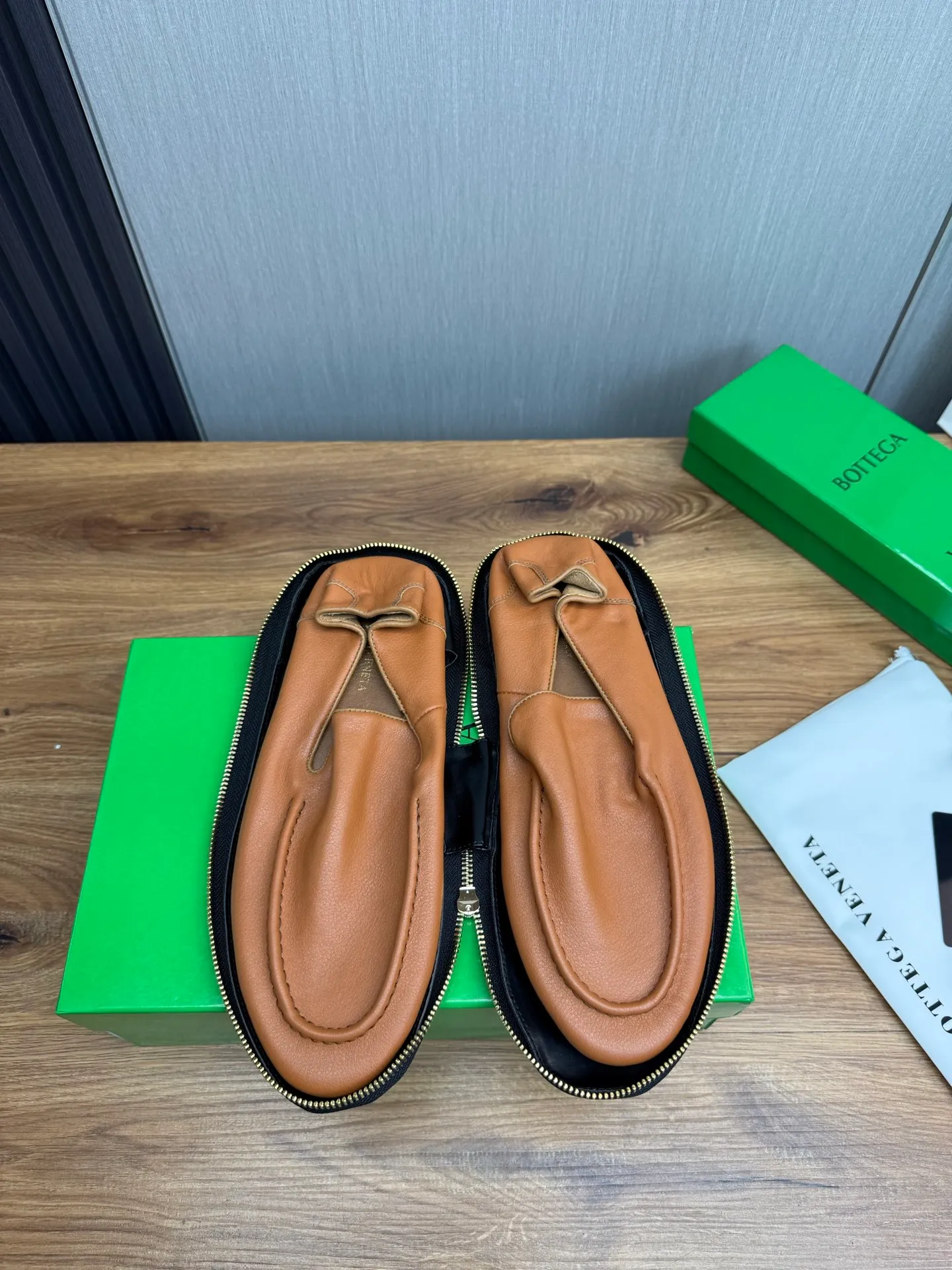 Men's men's shoes💰480💰BV-popular wallet shoes👟Casual, fashionable and comfortable🔗Good travel partner✅Original cowhide + imported cowhide. Original rubber outsole, available all year round👏Size: 38-45 (38.45 custom-made, non-returnable)